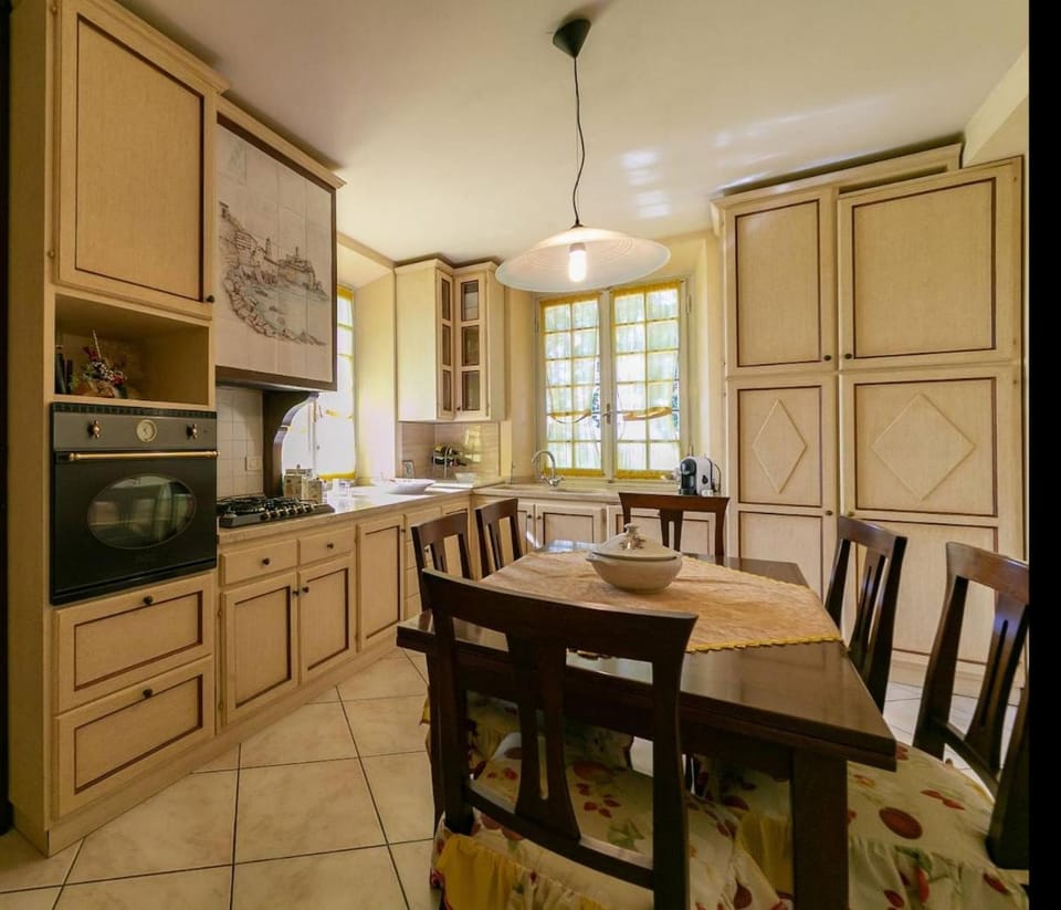 Grande appartamento in villa con piscina House in Monsummano Terme