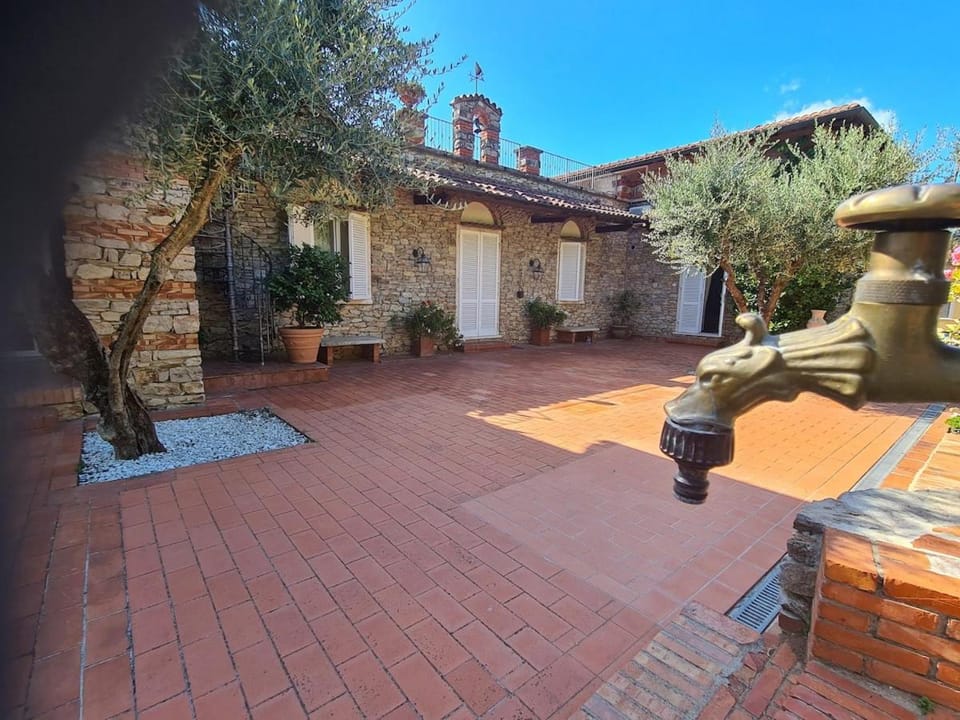 Grande appartamento in villa con piscina House in Monsummano Terme