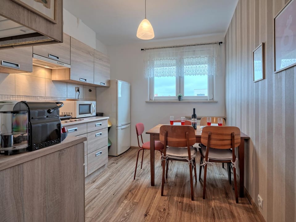 Kitchen or kitchenette, oven, stove