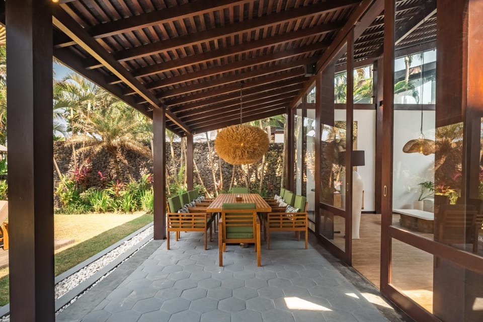 Patio, Spring, Day, Garden, Seating area, Dining area, Garden view