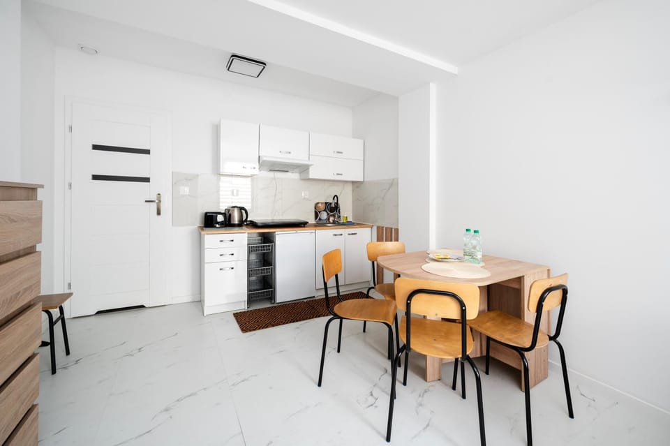 Coffee/tea facilities, Kitchen or kitchenette, Living room, Seating area, Dining area, oven, stove, toaster