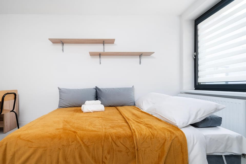 Bed, Photo of the whole room, Bedroom, towels