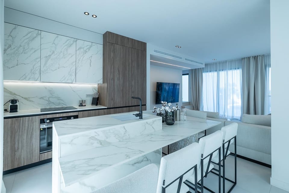Dining area, kitchen