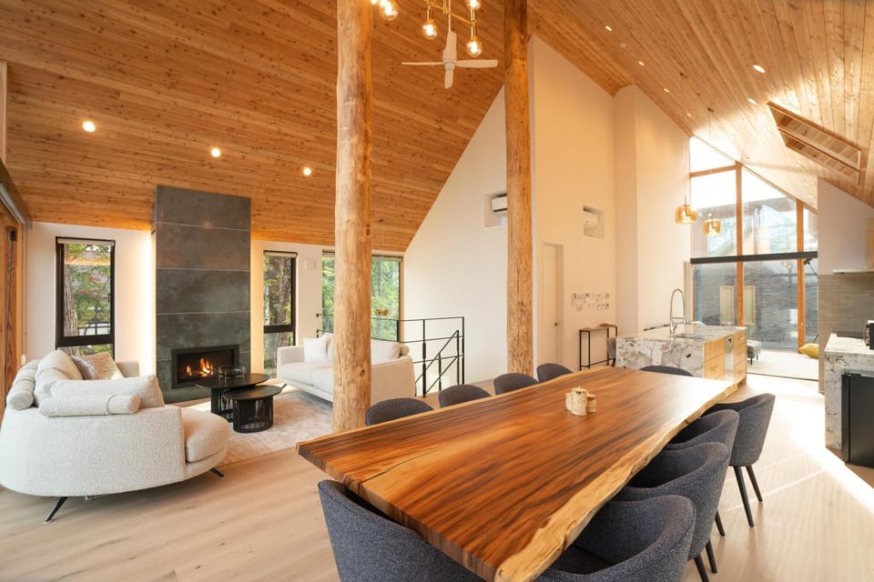 ECHOWOODS - Gorgeous 4-bed, 4-bath Brand New Home with Large Japanese Bath, Fireplace inside Echoland Villa in Hakuba