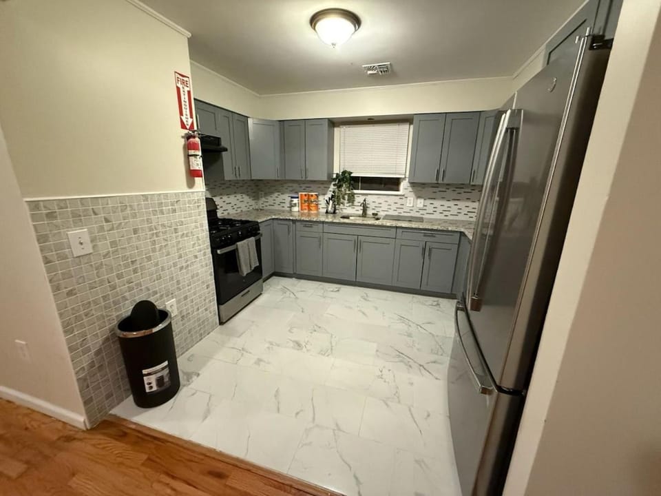 Urban haven 3 Kings bedroom near EWRNYC DTW Apartment in East Orange