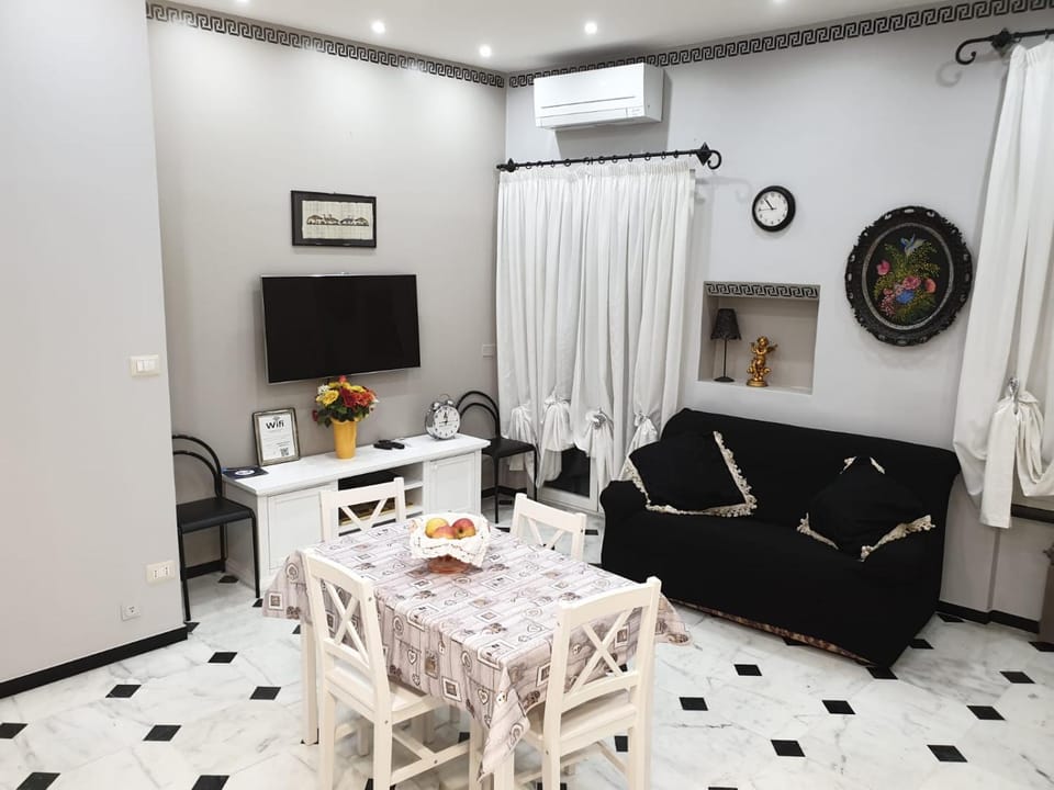 TV and multimedia, Living room, Dining area