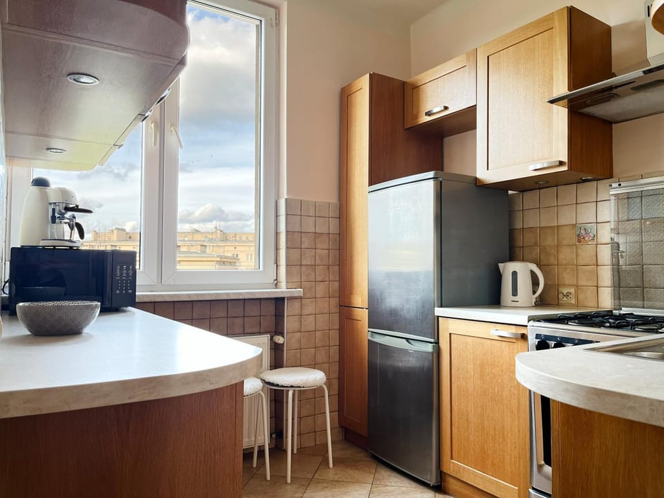 Coffee/tea facilities, Kitchen or kitchenette, oven, stove