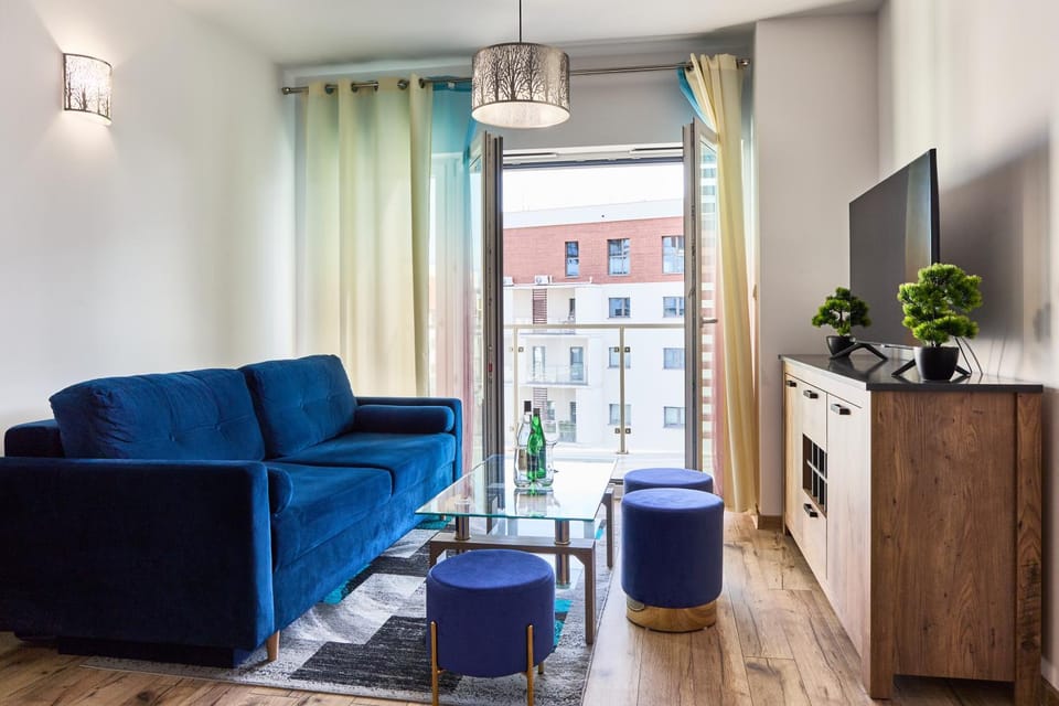 TV and multimedia, Living room, Seating area, Dining area, Evening entertainment