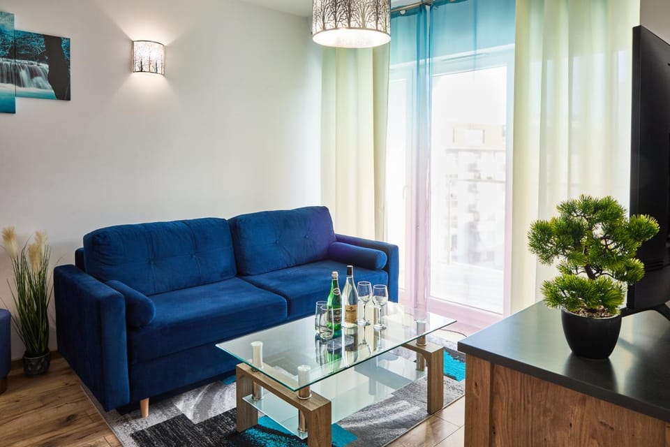 Living room, Food and drinks, Seating area, Dining area, Drinks