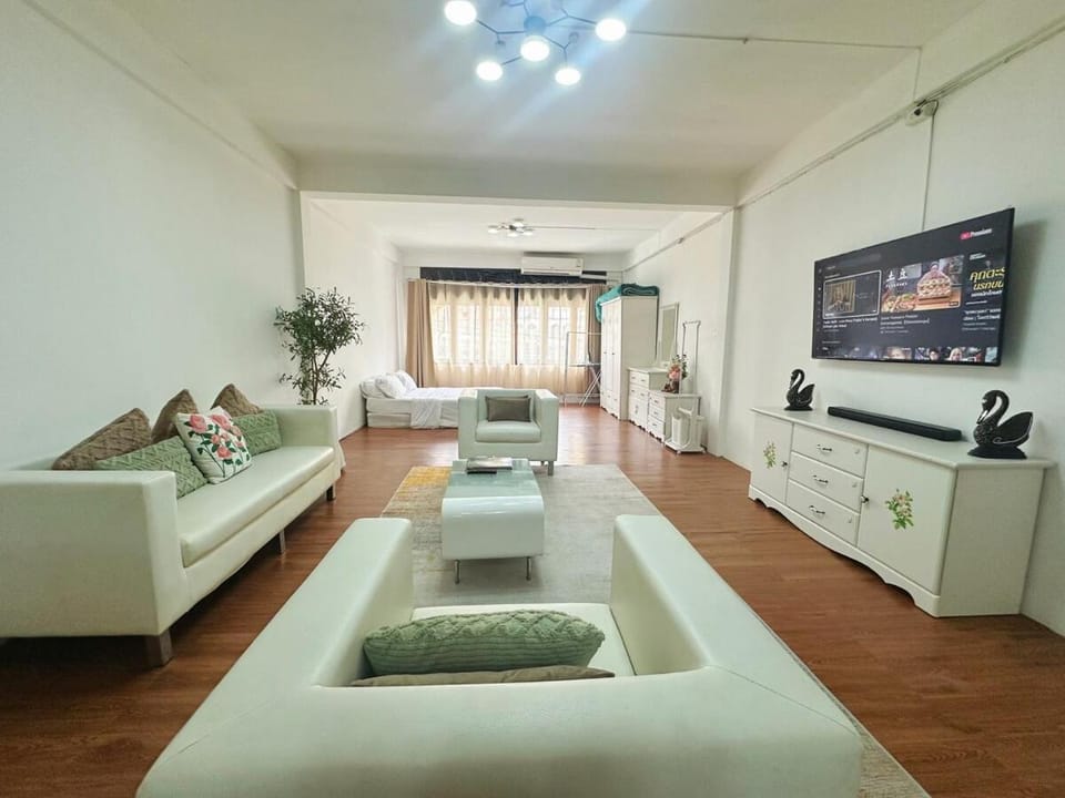 Spacious, just an 850m walk to MRT Rama 9 station Apartment in Bangkok