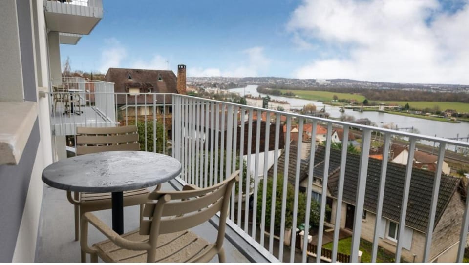 Balcony/Terrace, River view