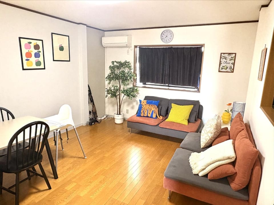 Communal lounge/ TV room, Living room, Seating area