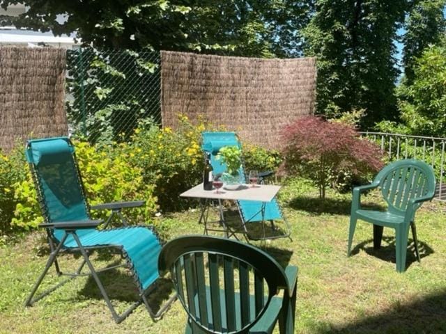 Patio, Spring, Day, Garden, Garden, Dining area, Garden view, sunbed