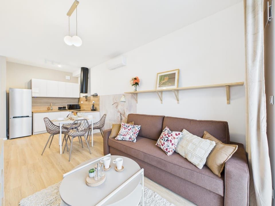Dining area, pet friendly, stove