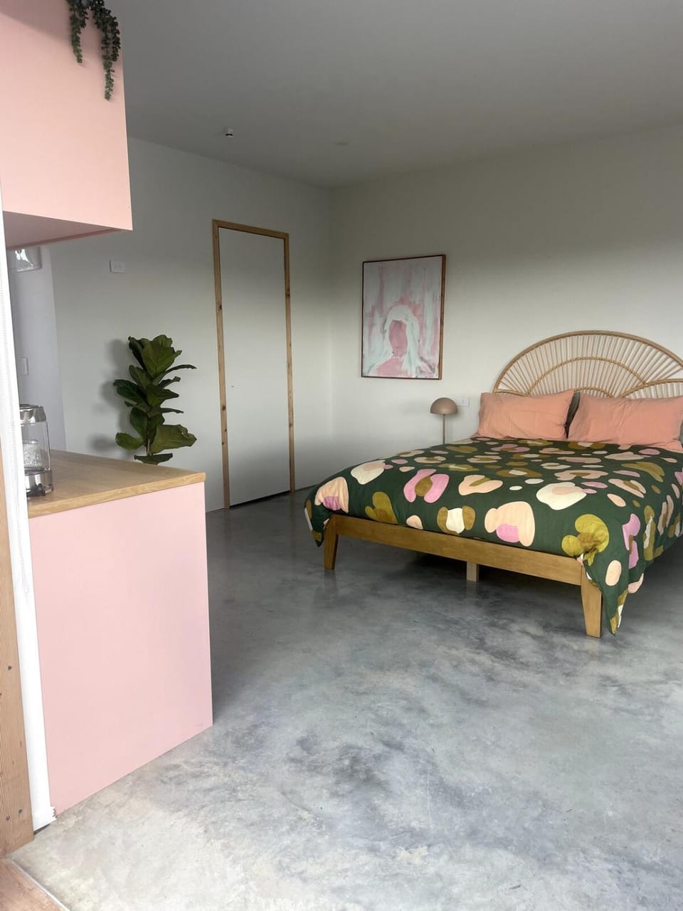The Studio - Beauty on Birchwood Apartment in Hamilton