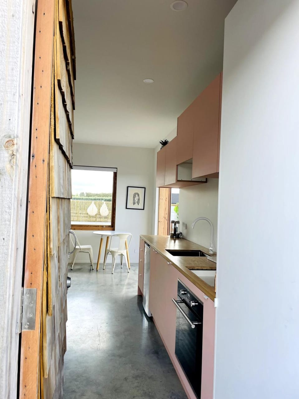 Kitchen or kitchenette, Dining area, oven, stove