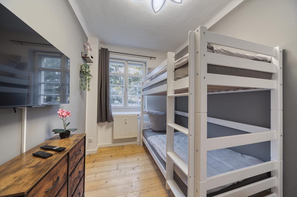 Bed, TV and multimedia, Photo of the whole room, Bedroom, bunk bed