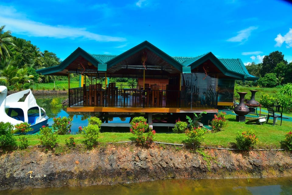 Restaurant/places to eat, Natural landscape, Garden view