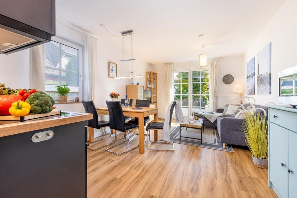 Kitchen or kitchenette, Living room, Dining area