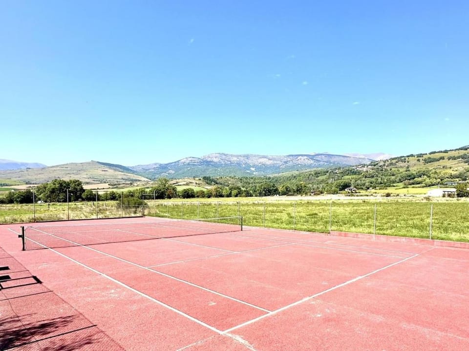 Garden, Tennis court
