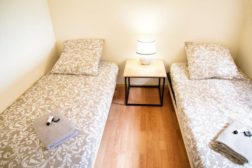 Bed, Photo of the whole room, Bedroom, towels