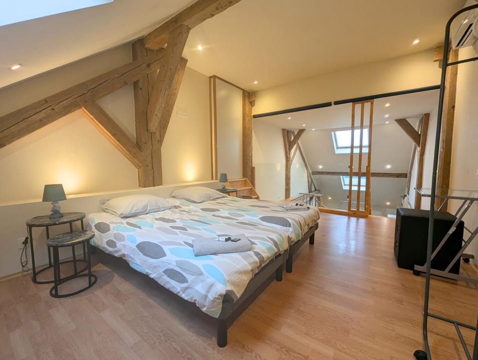 Bed, Photo of the whole room, Bedroom