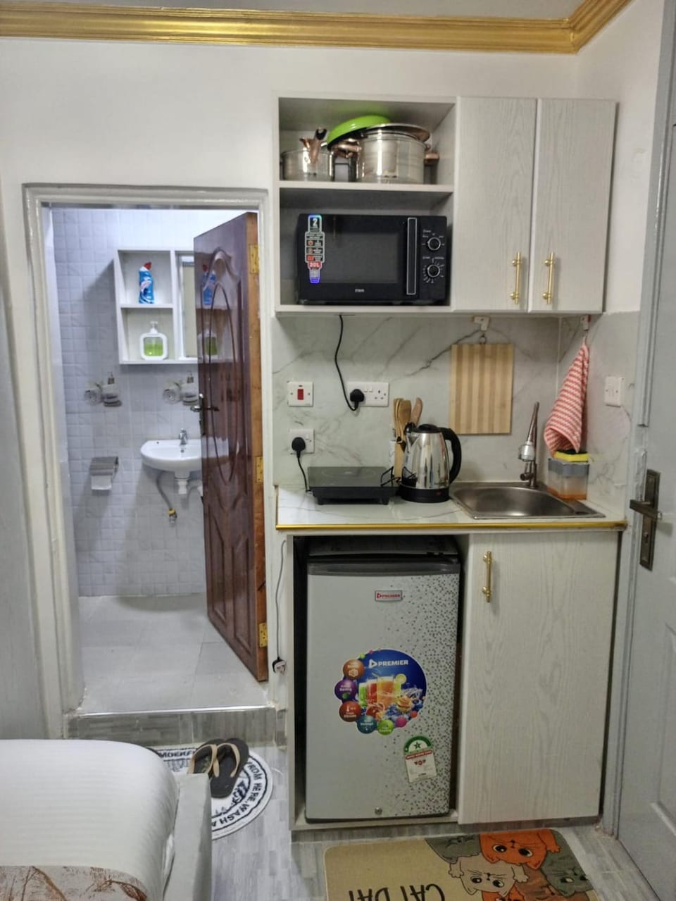 Kitchen or kitchenette