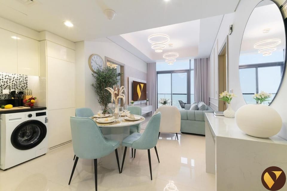 Kitchen or kitchenette, Dining area, washing machine