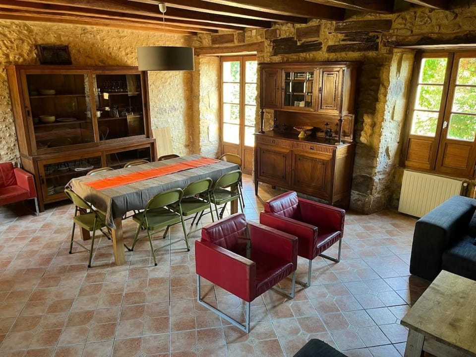 Gîtes OSTAL de Marcillac avec piscine - Le Pigeonnier House in Nouvelle-Aquitaine