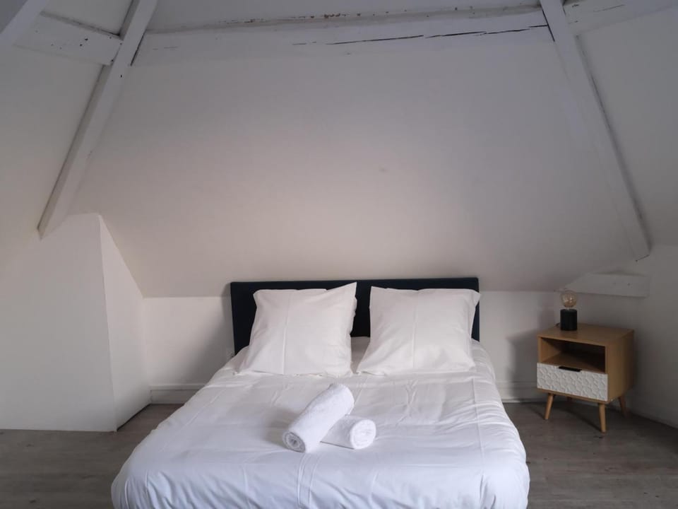 Bed, Bedroom