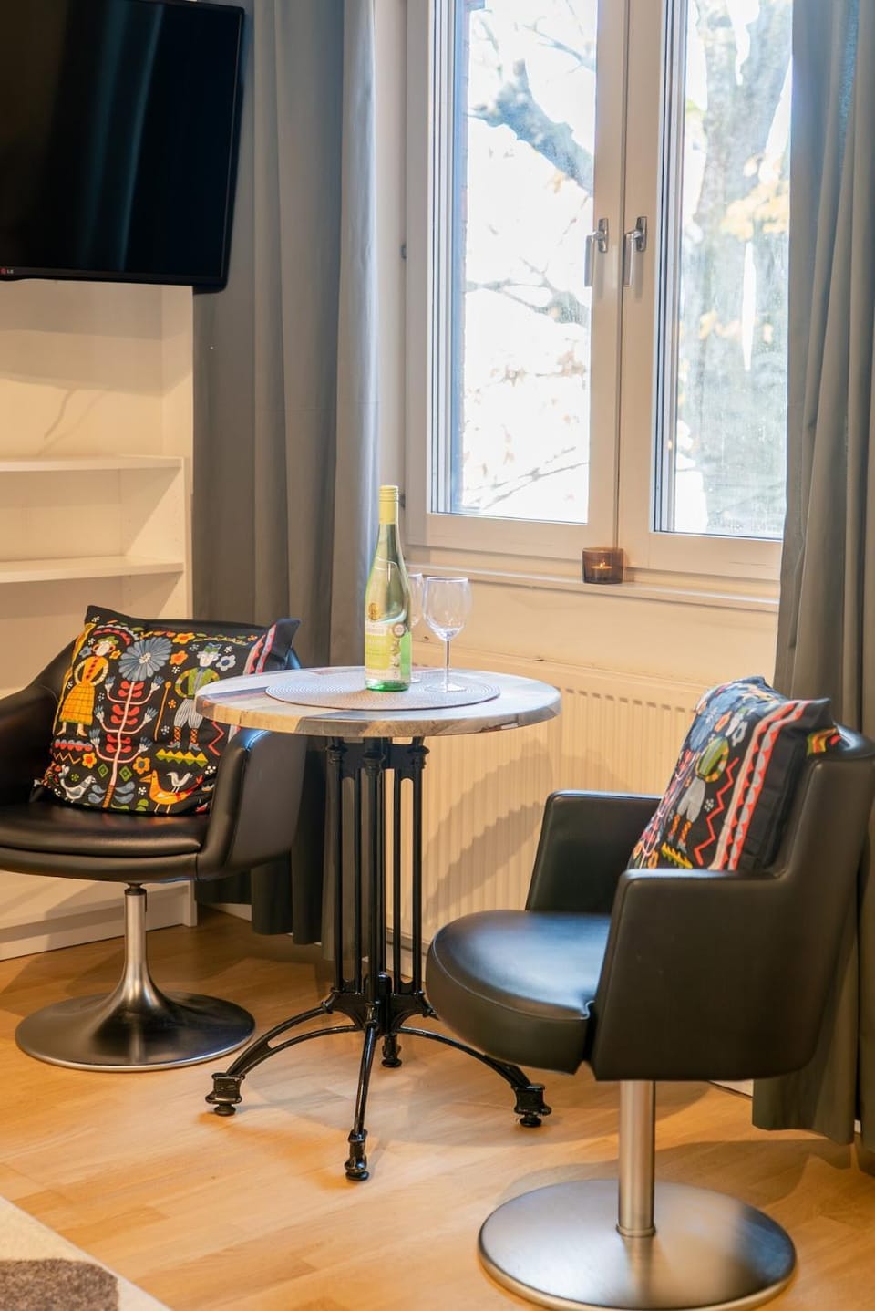 TV and multimedia, Seating area