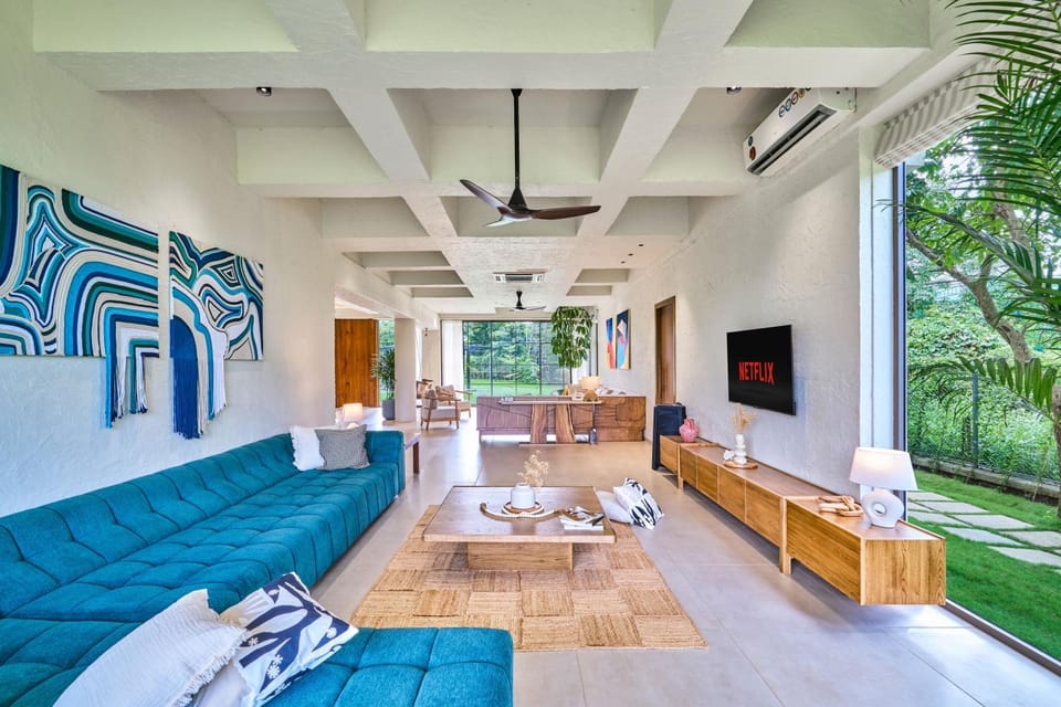 TV and multimedia, Living room, Seating area, Evening entertainment