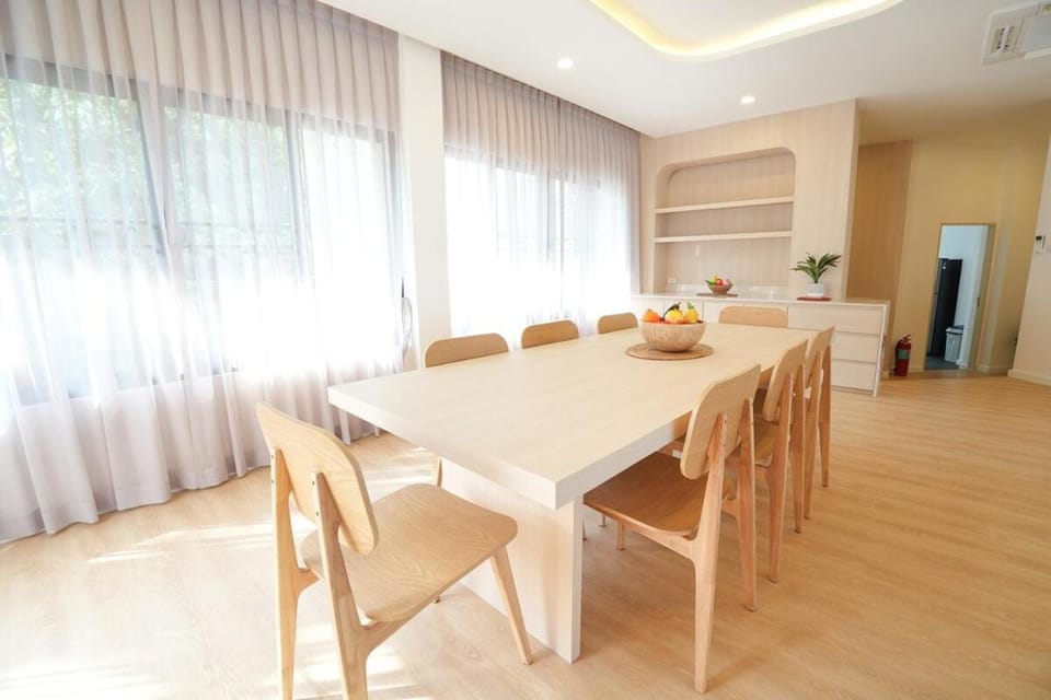Living room, Seating area, Dining area