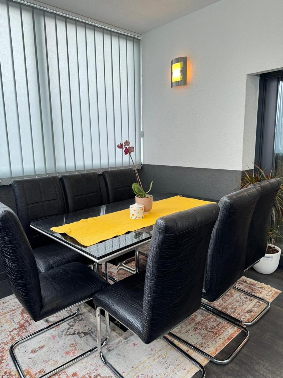 Seating area, Dining area
