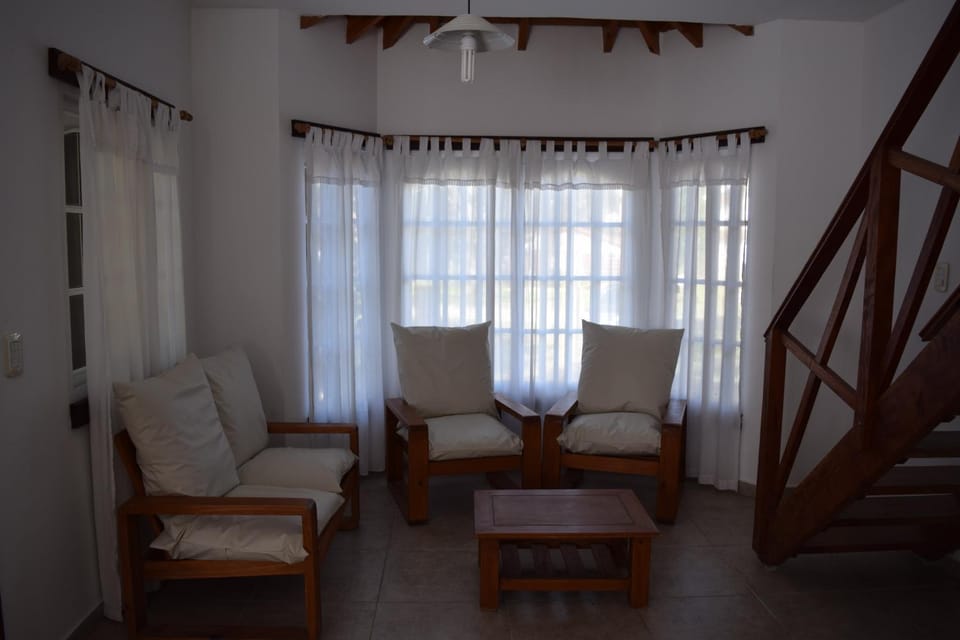Las Rosas House in Costa del Este