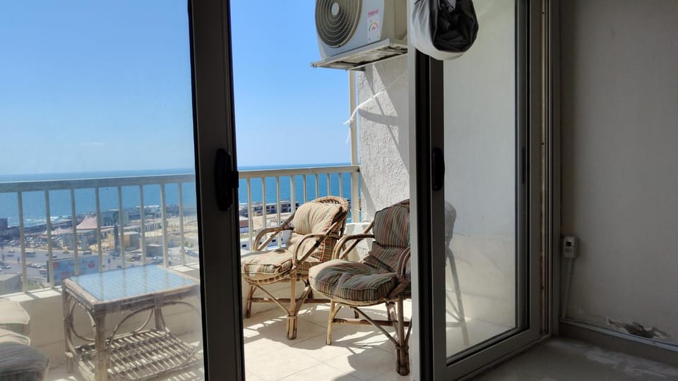 شقه على البحر مباشره فى عمارات الظباط مصطفى كامل سيتي اسكوير Apartment in Alexandria