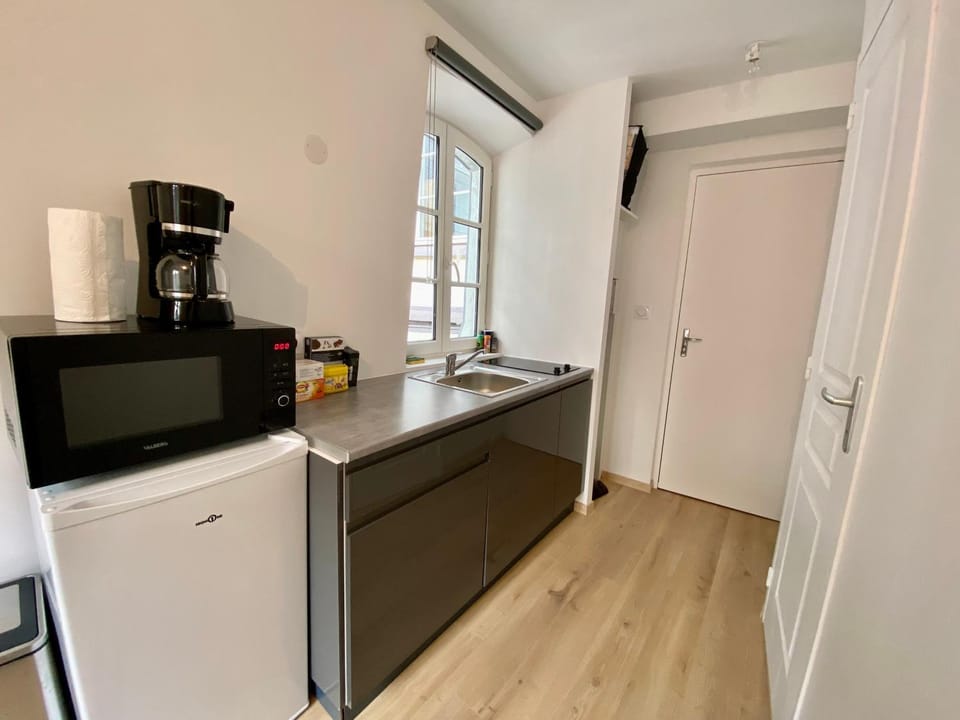 Kitchen or kitchenette, stove
