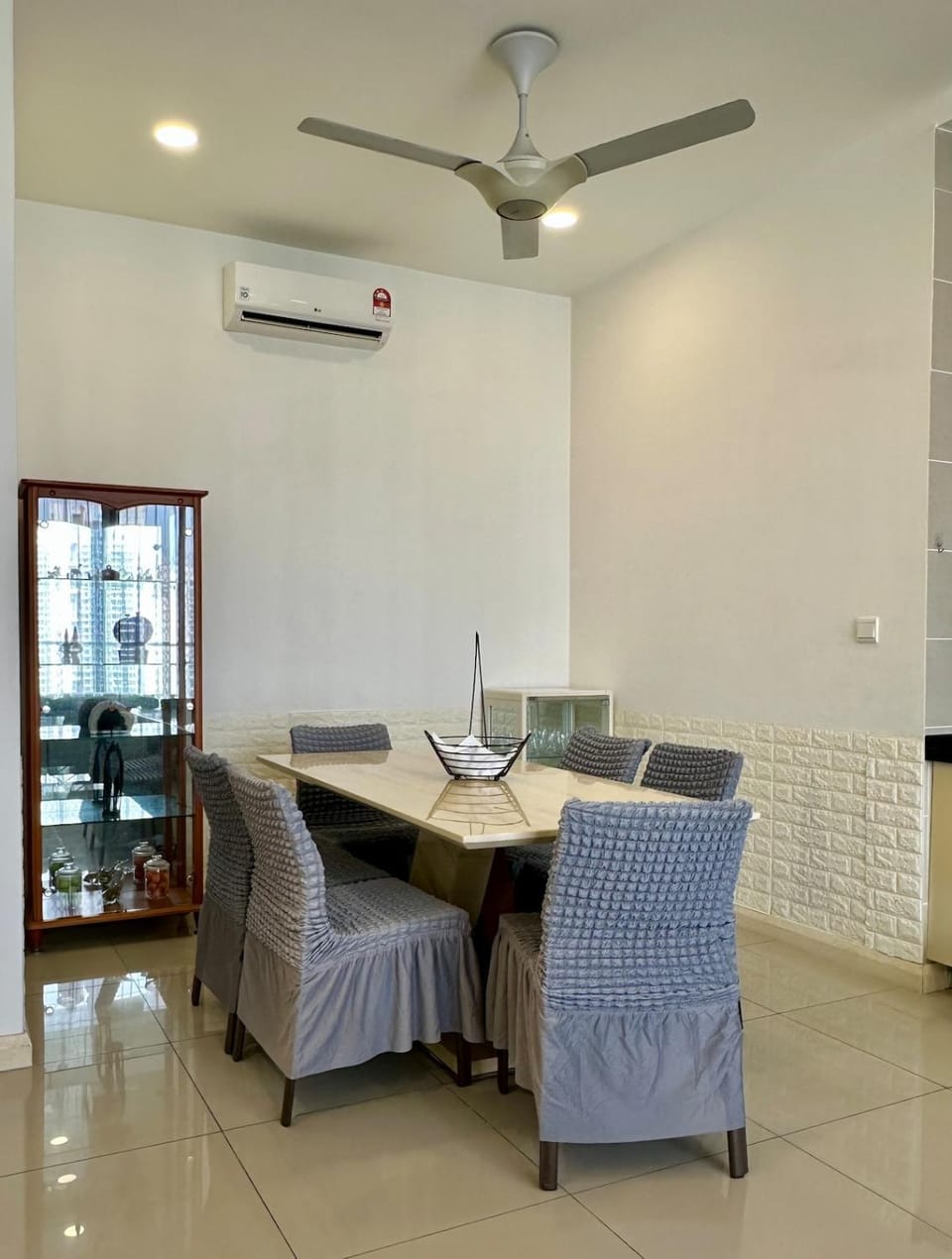Seating area, Dining area