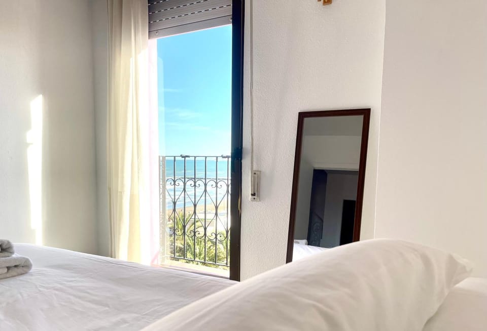 Bed, Natural landscape, View (from property/room), Balcony/Terrace, Photo of the whole room, Bedroom, Sea view, towels