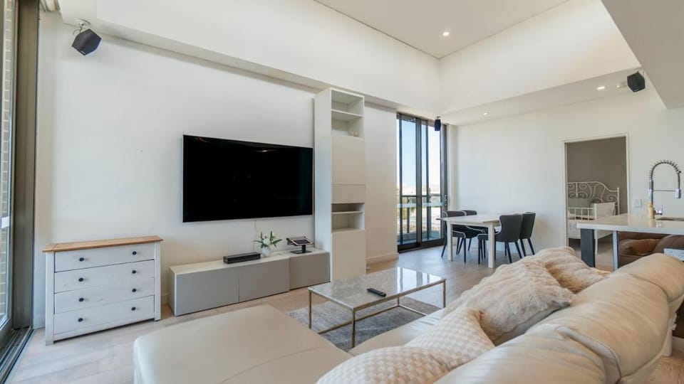 Leafy Retreat Spacious 2B Penthouse 1 Parking Apartment in Sydney