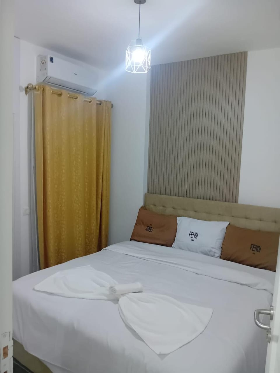 Photo of the whole room, Bedroom