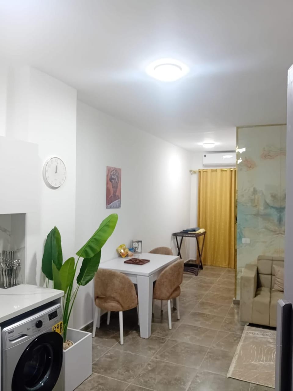 Kitchen or kitchenette, Living room, Seating area, Dining area
