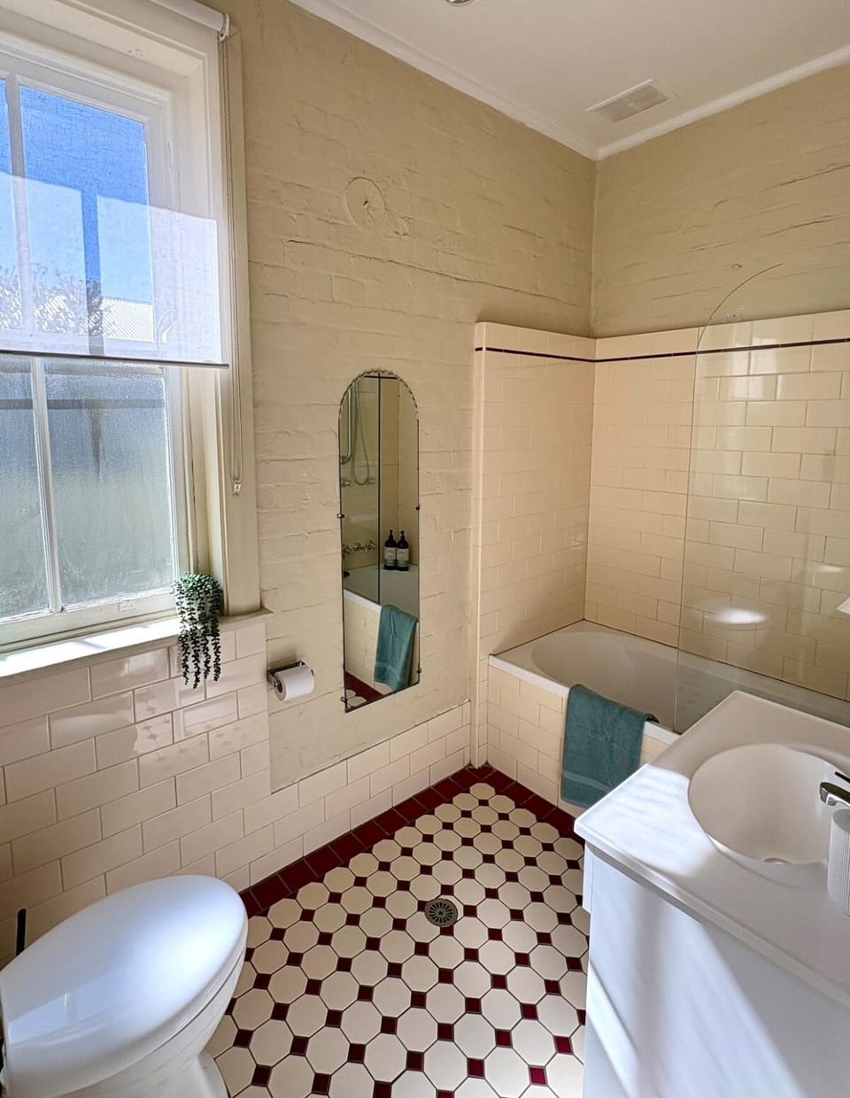 Shower, Toilet, Bathroom, Bath, towels
