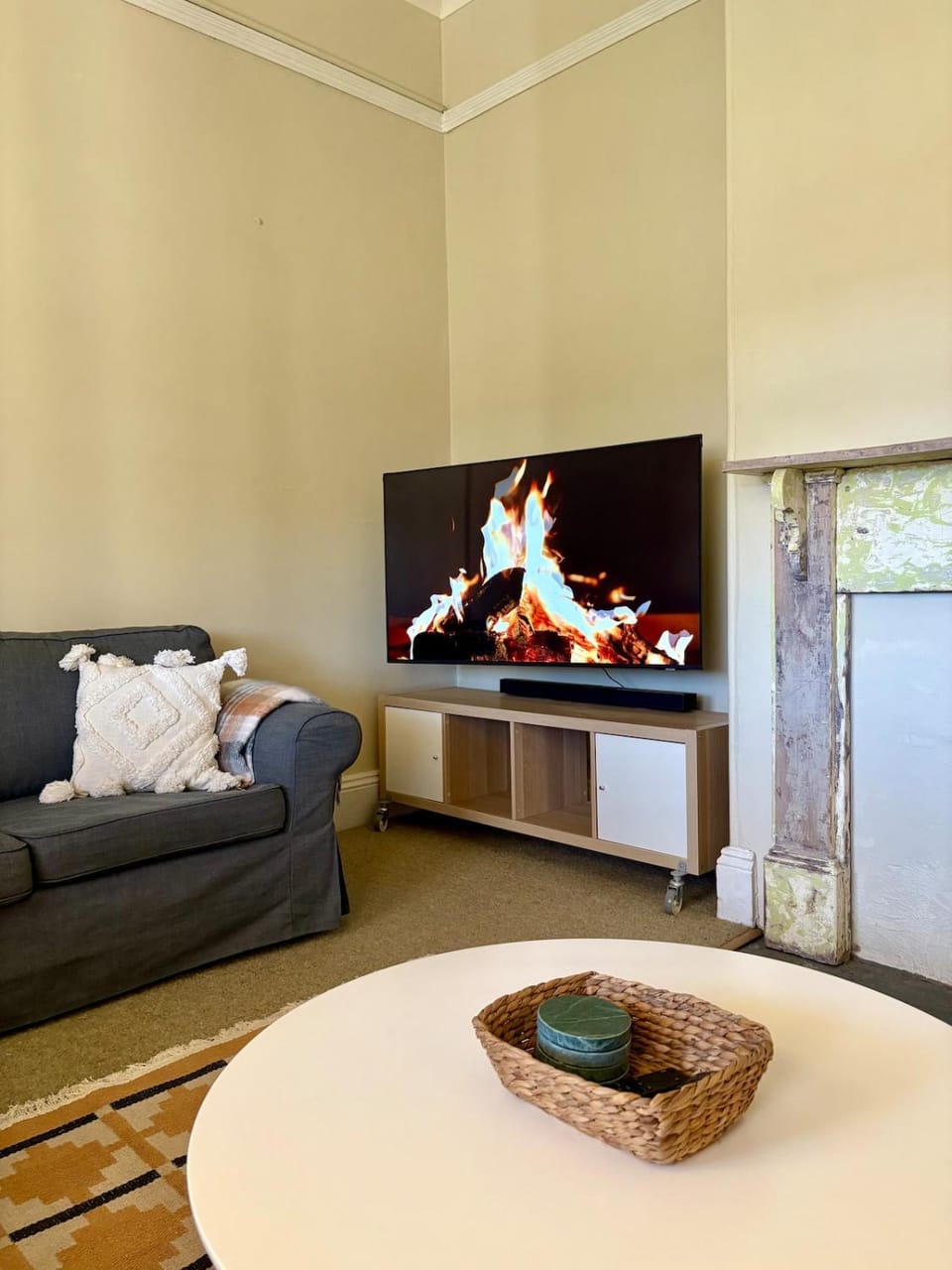 Communal lounge/ TV room, TV and multimedia, Living room, Seating area, Evening entertainment