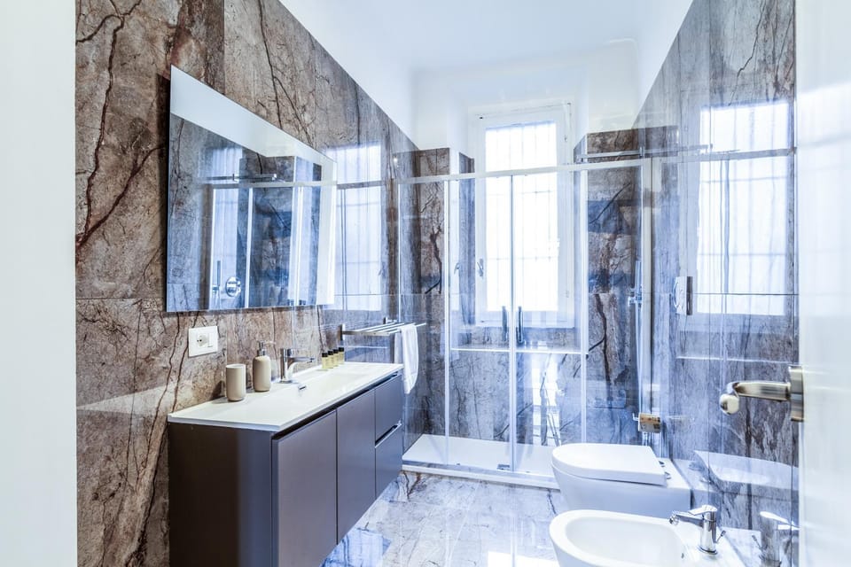 Shopping District -200 MQ - 8 People Apartment in Milan