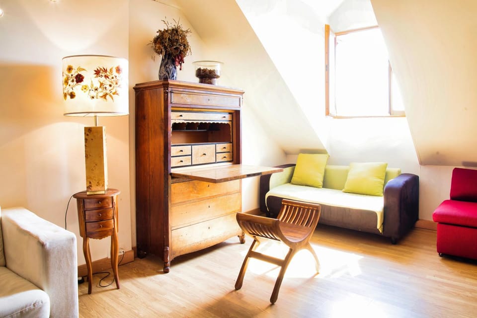 Living room, Seating area