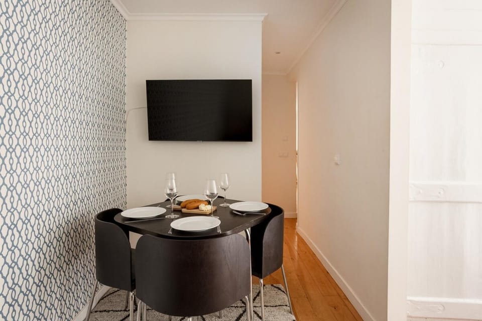 Alfama Cozy Hideaway | 2BR Stay Apartment in Lisbon