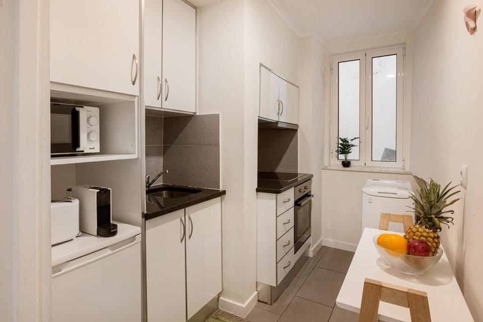 Coffee/tea facilities, Kitchen or kitchenette, stove, toaster