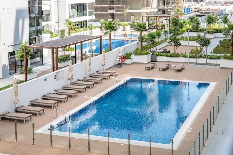 Airstay - Modern 1BR - Pool Views - Azizi 61 - Monthly Offer Available Apartment in Dubai