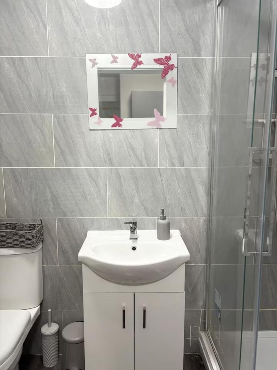 Shower, Toilet, Bathroom, Decorative detail